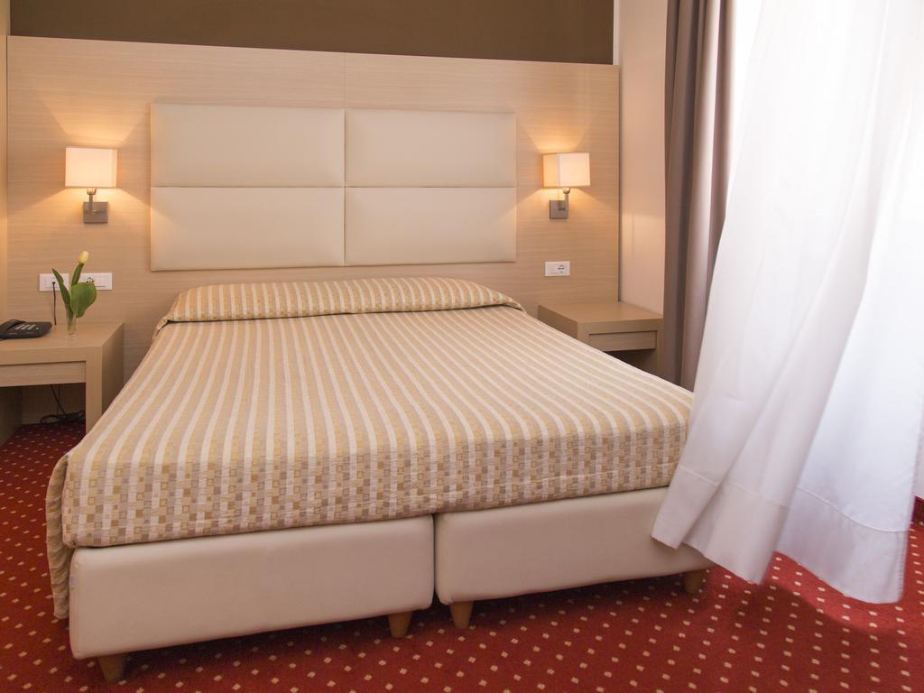 Hotel Regina Bolzano Luaran gambar