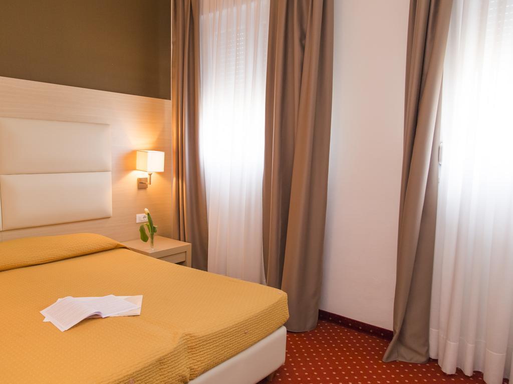 Hotel Regina Bolzano Luaran gambar