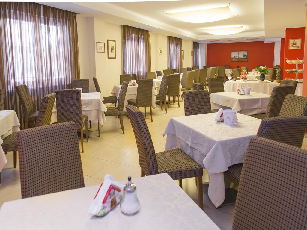 Hotel Regina Bolzano Luaran gambar